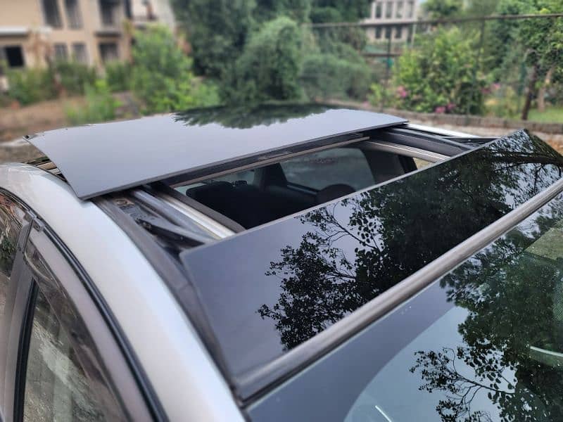 Toyota Prius Solar sunroof 4