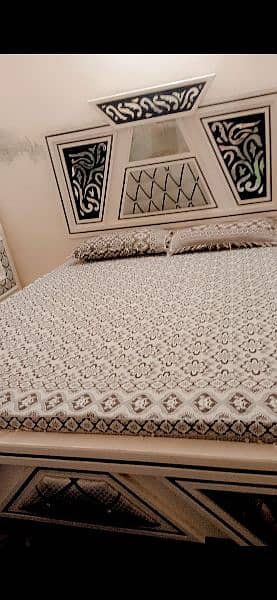 complete wooden bed set condition 10/9 14