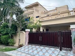 1 Kanal House For Sale Total 10 Beds 8 Bathroom 3 Proper Kitchen 2 TV LOUNGE I Drawing And Dining Room
