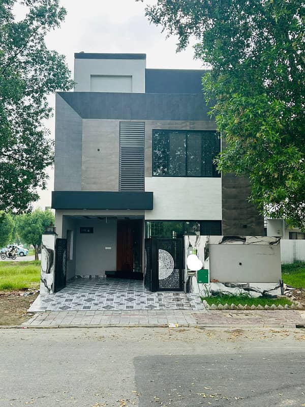 5 Marla Levish House For Sale In Jinnah Block Bahria town Lahore 0