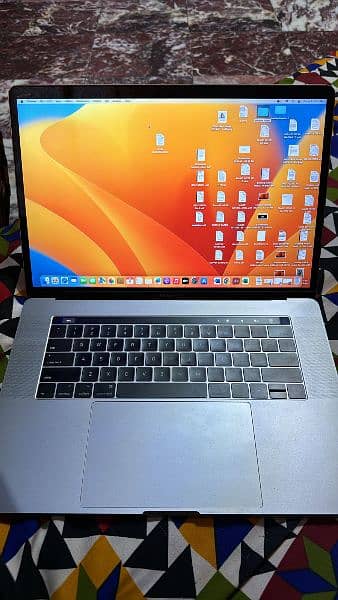 Macbook pro 15 inch 2017 16gb core i7 4