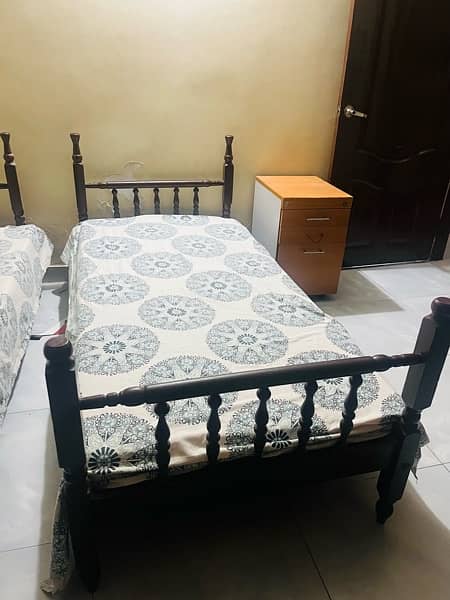 2 single beds 4