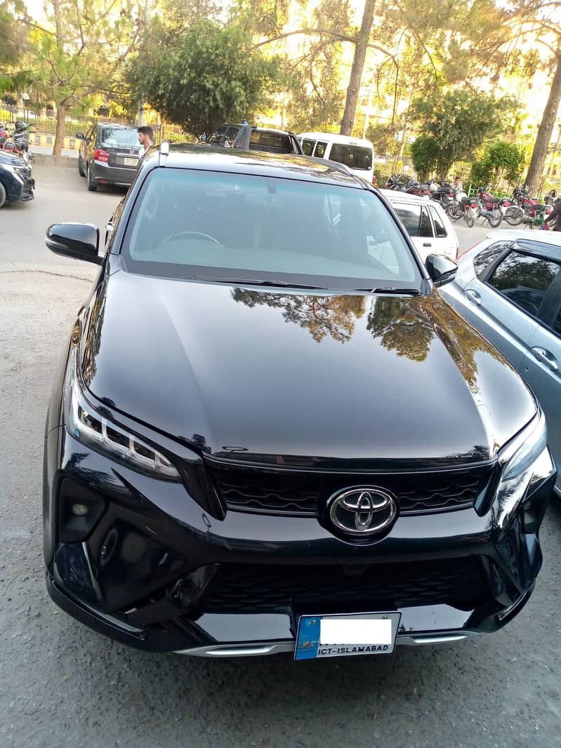 Toyota Fortuner Legender 2022 0