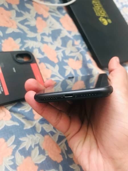 iPhone Xr jv 64gb Black (sim time remain) 5