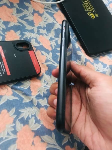 iPhone Xr jv 64gb Black (sim time remain) 7