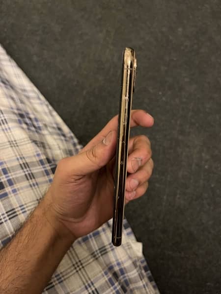 iphone xs max 4