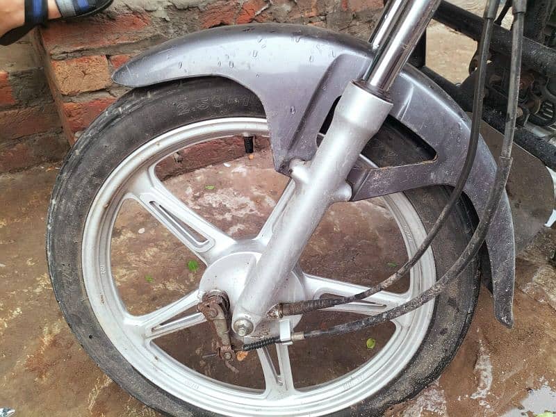 Suzuki 110 bike self start v good condition. . 4