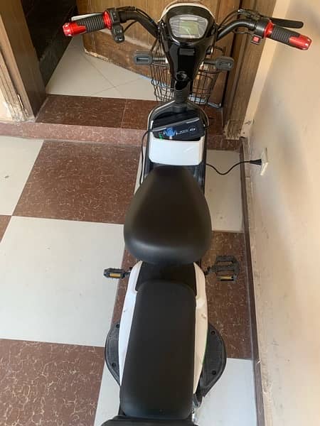 Electric Scooty 2024 / Scooter / Bikes / Total Geniune 6