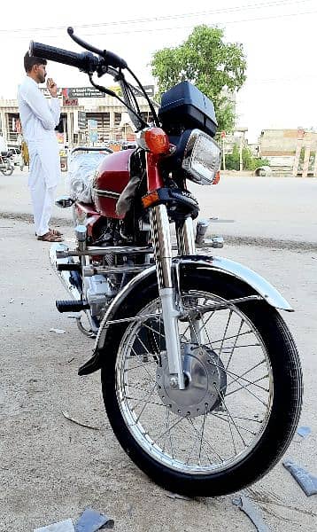 Bike bilkul new hai sirf Cantt main use huwa hai. 0.3. 0.7. 7.1. 1.6. 0.2. 7 3