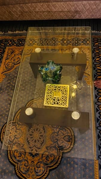 center table  and carpet for sell 2