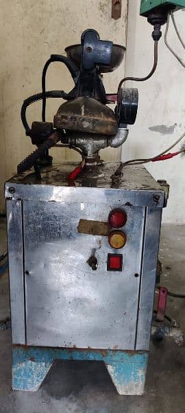 4x sewing machines for sale 1x steam boiler 1x iron 4
