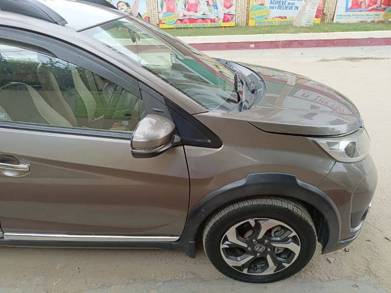 Honda BR-V 2017 (S) pakage My Family Used Car On My Name 100% genuine 7