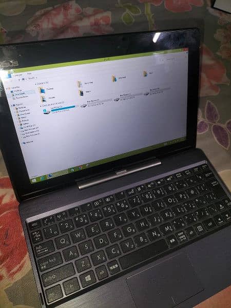 ASUS MINI 2 IN 1 LAPTOP 1