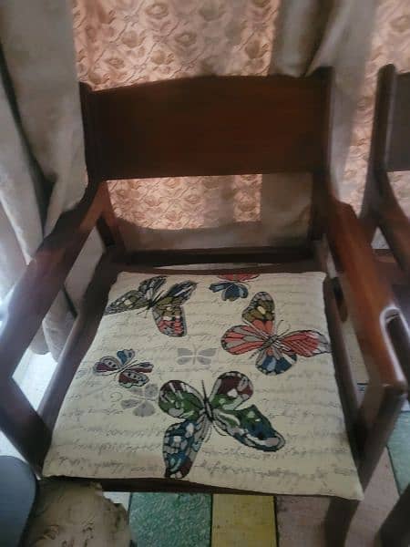 used shisham wood chairs 0