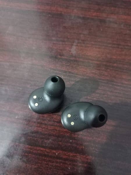 M10 Earbuds 4