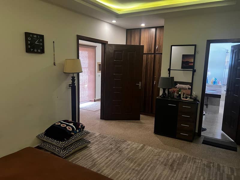 Luxurious 5 marla semi furnished house for sale 9