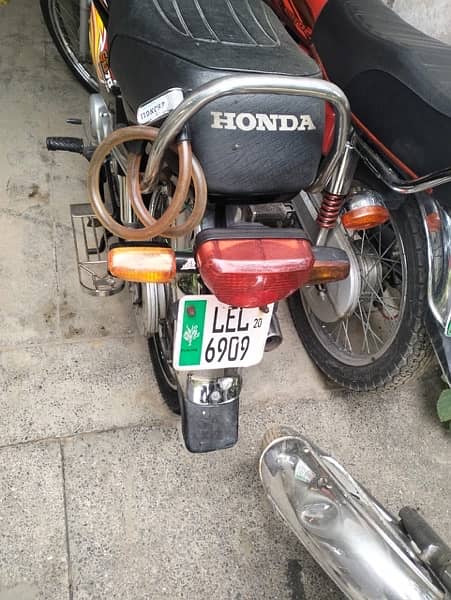 Honda CD 70 9