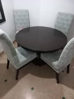 1 dining table with 6  chair