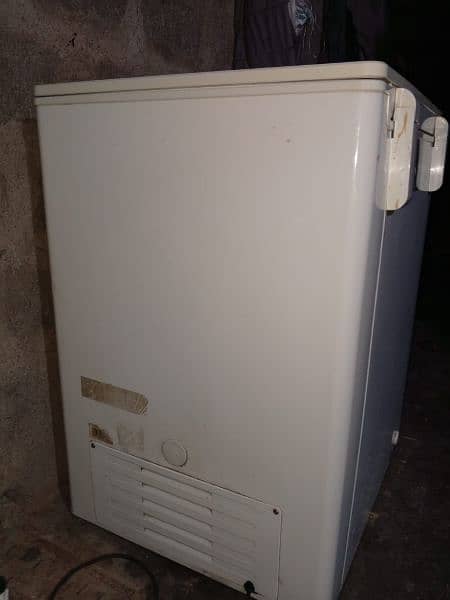 Dawlance deep freezer 3