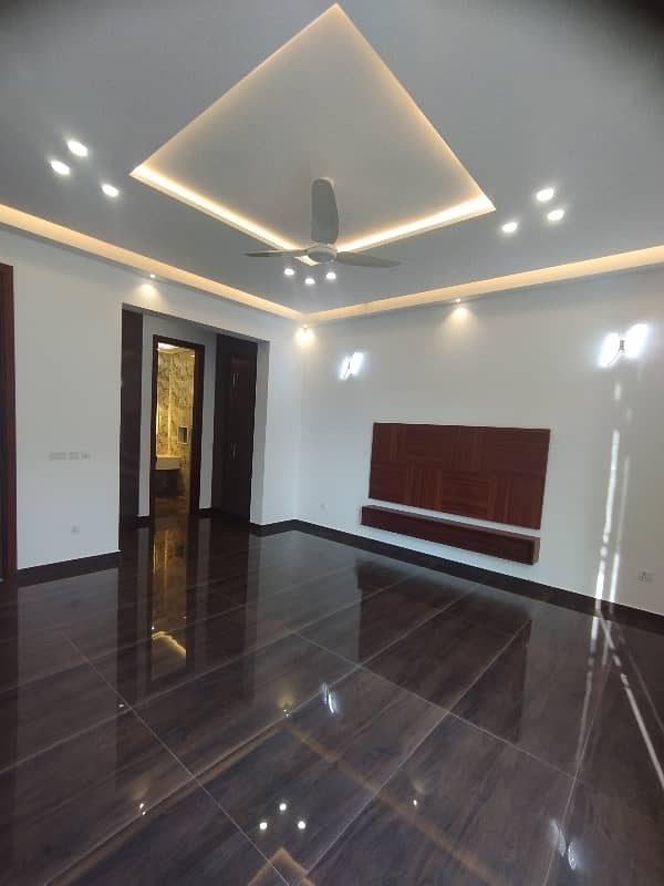 2 Kanal Beautiful House For Rent With 2 Hall Basement 18