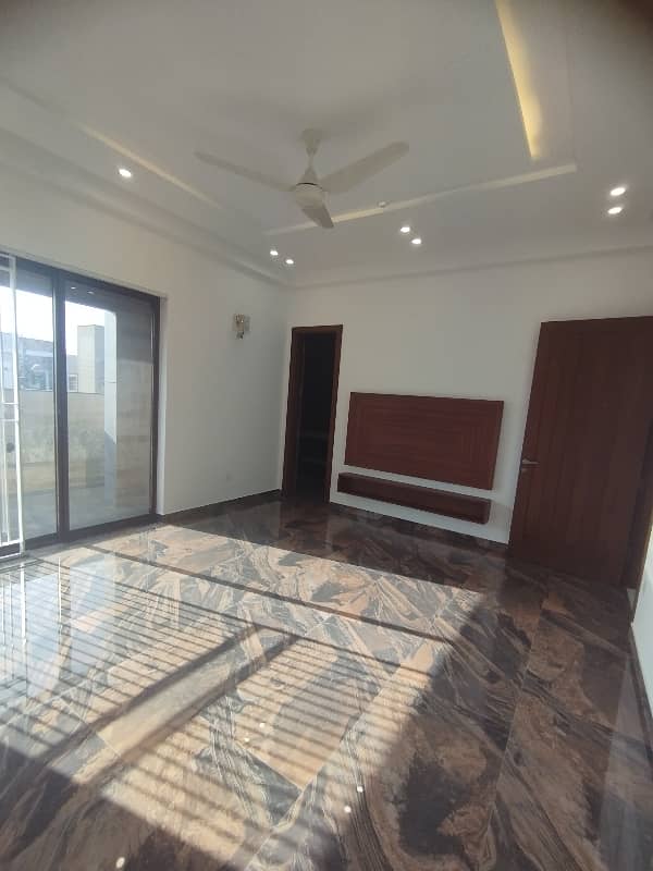 2 Kanal Beautiful House For Rent With 2 Hall Basement 25
