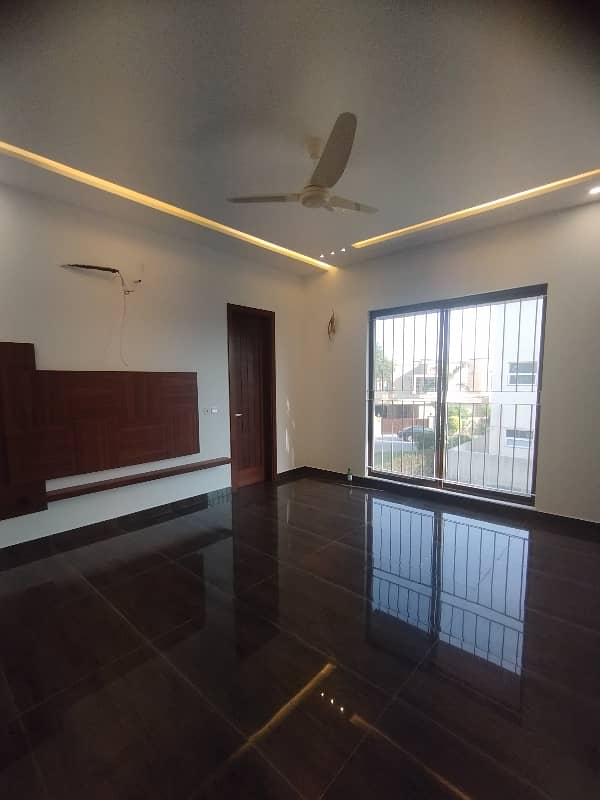2 Kanal Beautiful House For Rent With 2 Hall Basement 35