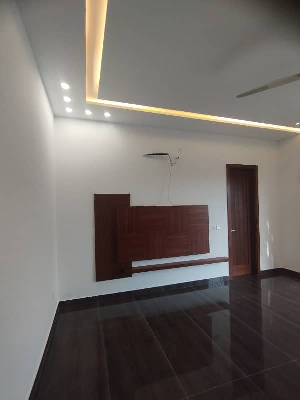 2 Kanal Beautiful House For Rent With 2 Hall Basement 36