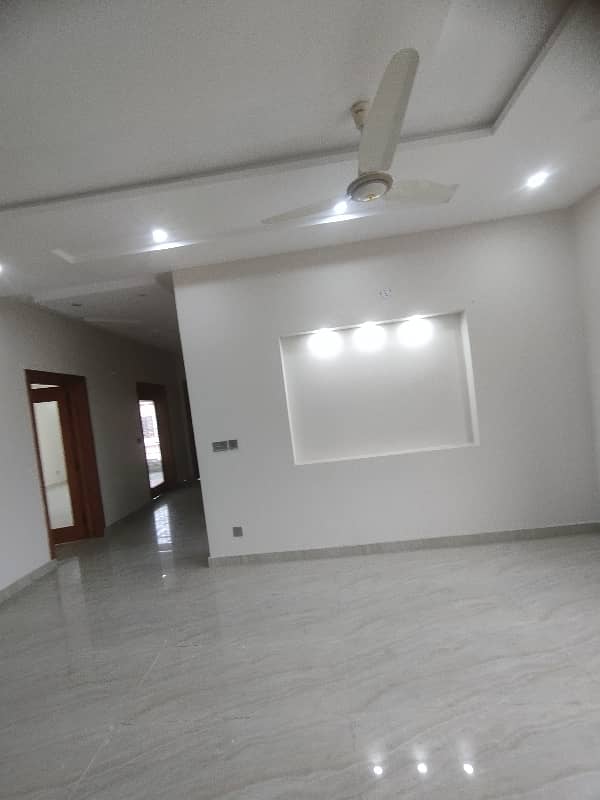 1 Kanal Beautiful House For Rent Near All Facilities 19