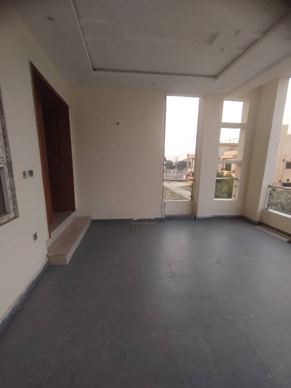 1 Kanal Beautiful House For Rent Near All Facilities 27