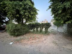 01 kanal extraordinary location plot 3 side cover with no db pole 150 ft road
