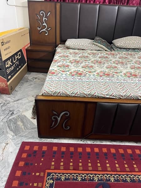 King Size Bed with sidetables and dressing 3