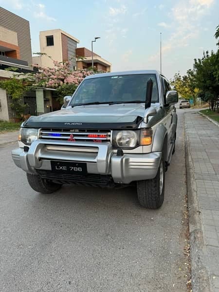 Mitsubishi Pajero Exceed 3.5 Petrol 1