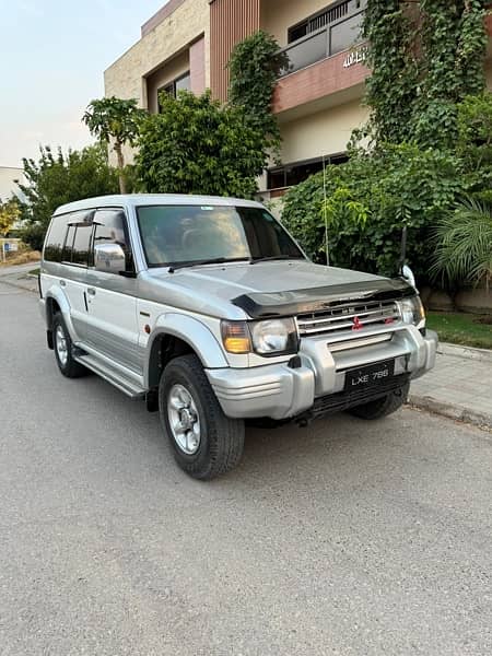 Mitsubishi Pajero Exceed 3.5 Petrol 5