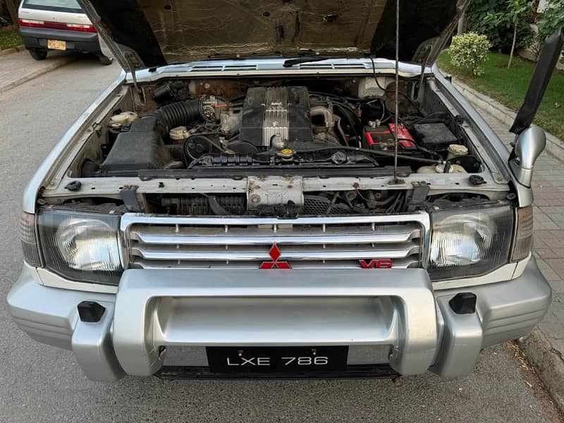 Mitsubishi Pajero Exceed 3.5 Petrol 17