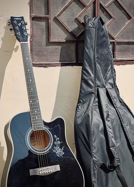 Yamaha F800XC Acoustic Guitar with Bag And Capo 1