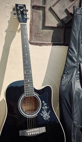 Yamaha F800XC Acoustic Guitar with Bag And Capo 4