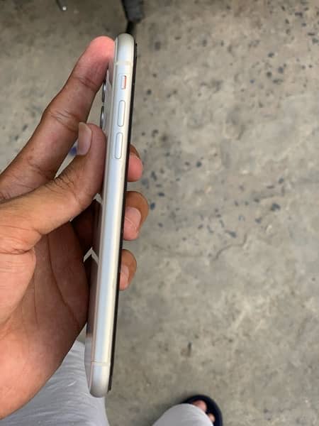 IPHONE 11(PTA) 2