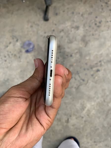 IPHONE 11(PTA) 4