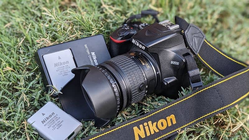 Nikon D3500 10/10 condition urgent sale 0