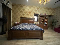 DOUBLE BED + DRESSING TABLE