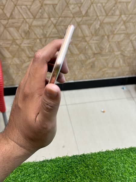 iPhone 8 Gold 64gb PTA approved 10/10 Condition water pack 4