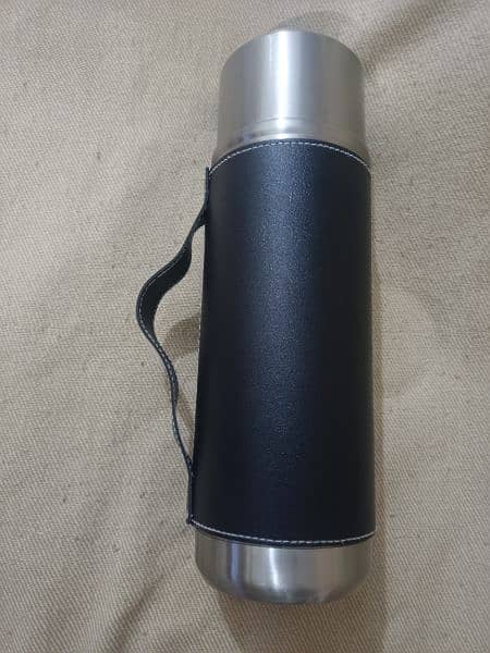 stain less steel water bottle with leather coating 0