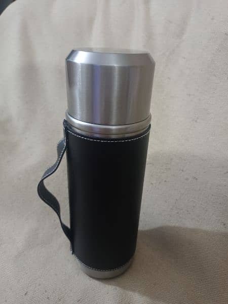 stain less steel water bottle with leather coating 2