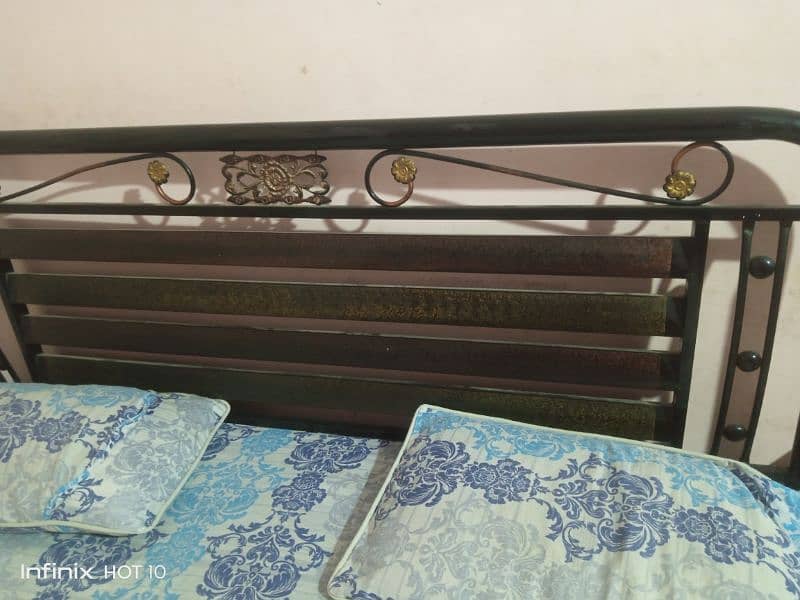 IRON BED 0