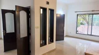 8 MARLA NEW EXCELLENT CONDITION IDEAL LOCATION GOOD HOUSE FOR RENT IN SAFARI VILLAS BAHRIA TOWN LAHORE