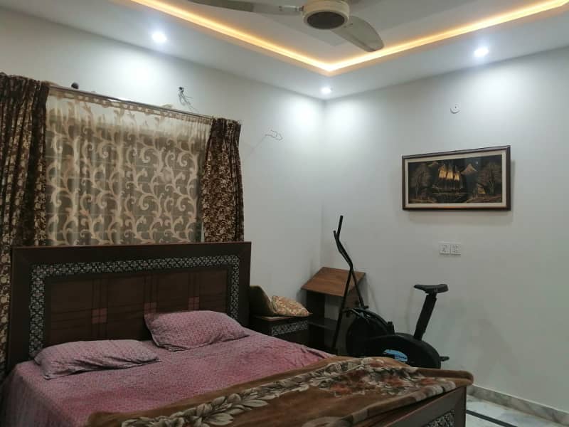 10 MARLA SLIGHTLY USED UPPER PORTION IS AVAILABLE FOR RENT ON TOP LOCATION ODF TARIQ GARDENS LAHORE 2
