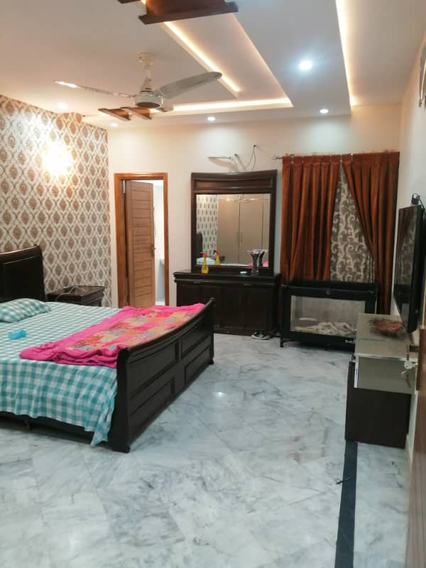 10 MARLA SLIGHTLY USED UPPER PORTION IS AVAILABLE FOR RENT ON TOP LOCATION ODF TARIQ GARDENS LAHORE 11