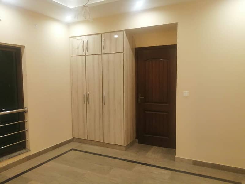 10 MARLA FACING PARK SLIGHTLY USED UPPER PORTION IS AVAILABLE FOR RENT ON TOP LOCATION OF VALENCIA TOWN LAHORE 7