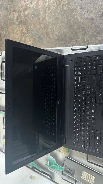 black dell Laptop full oky with exelent condition 3