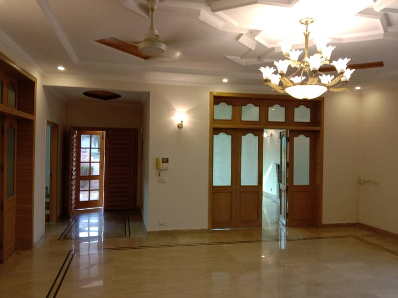 1 Kanal Super House Prime Hot For Sale dha Phase4 6